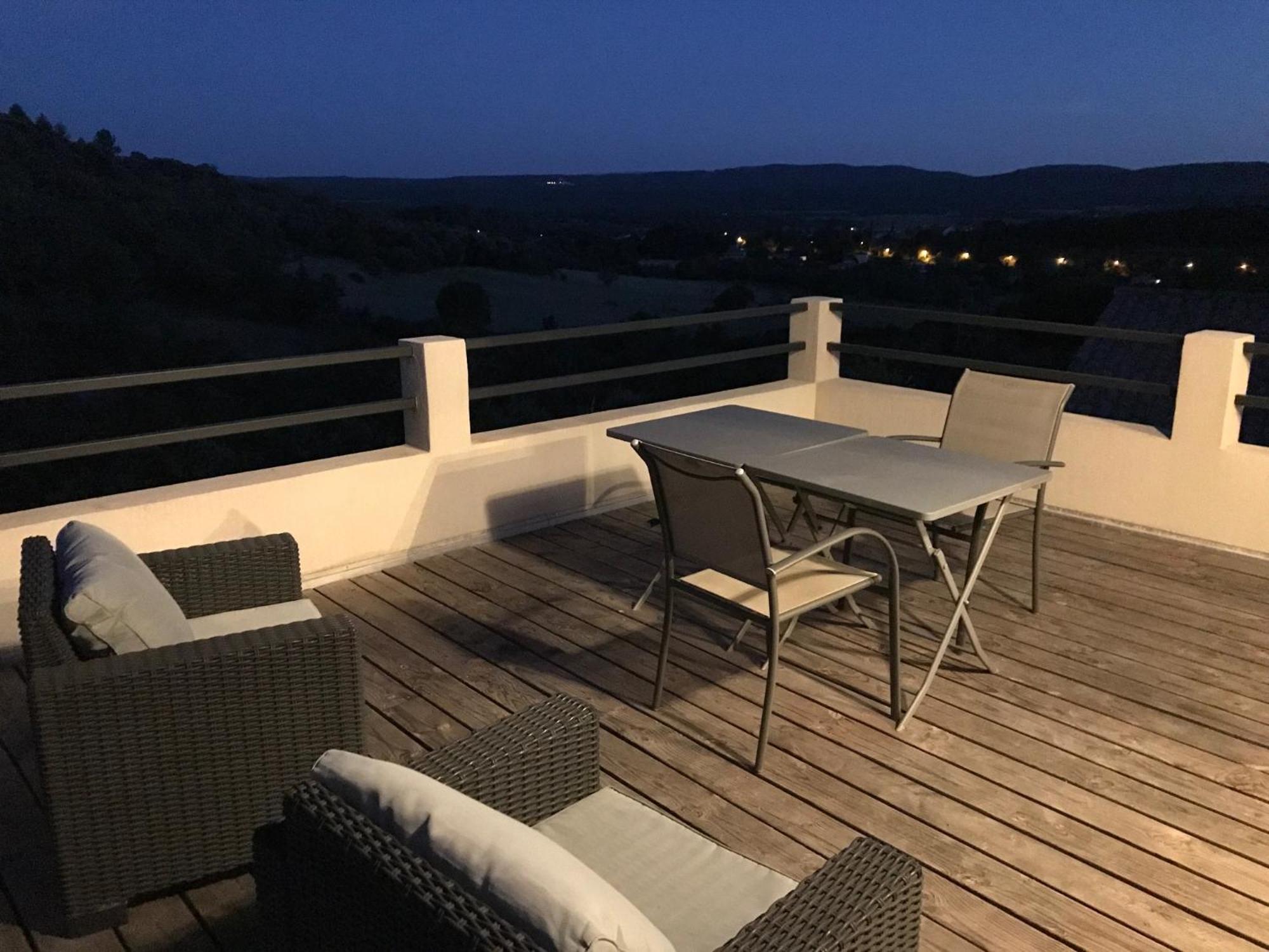 Studio Au Calme, Grande Terrasse Avec Vue Vallee Ginasservis Dış mekan fotoğraf